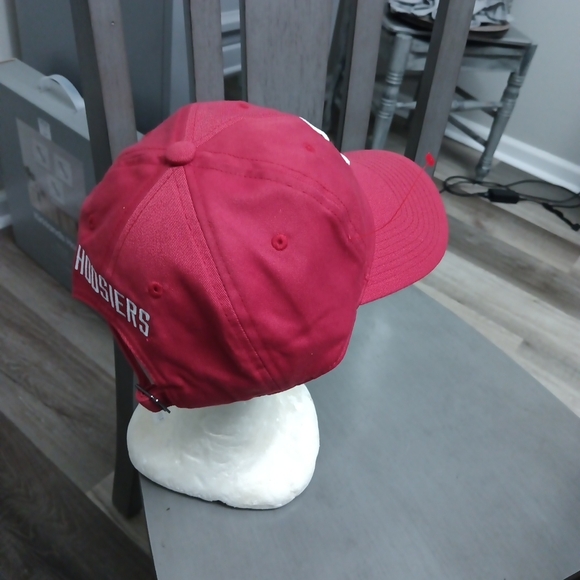 adidas Adults Red Cap with Letter I Indiana Hoosiers - Picture 4 of 6
